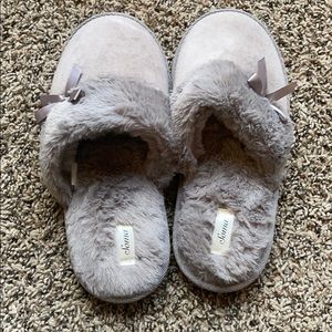 New without tag SOMA slippers